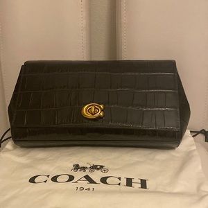 Coach ALexa Turnlock Clutch  AUTHENTIC